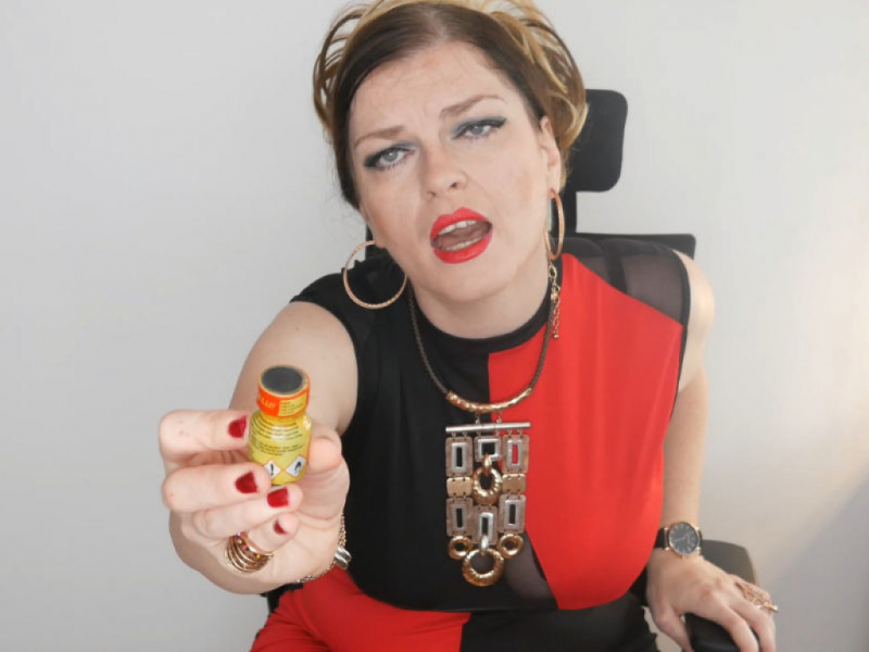 Poppers Herrin Domina Lady Julina