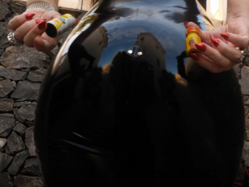 Latex Catsuit und Stiefel Aroma Versklavung